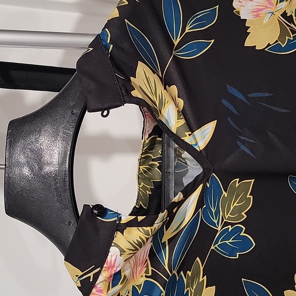 Shein Blouse - Picture 4 of 4